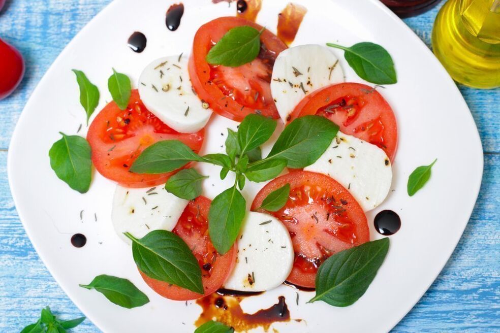 Tomatid juustu ja ürtidega Vahemere dieedi jaoks