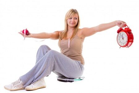 Tüdruk, kes soovib kaalust alla võtta, toitub tervislikult ja režiimi järgi